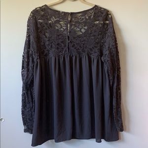 lace flowly blouse with button detailing